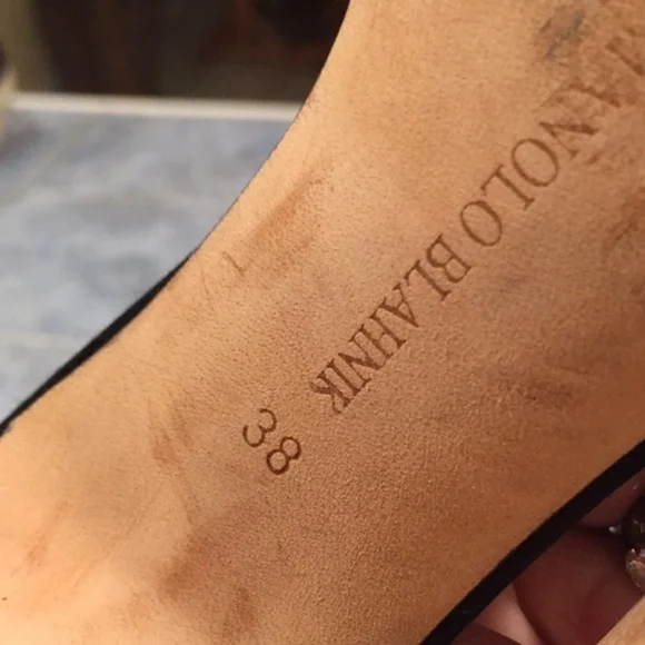 Manolo Blahnik Gold and black satin shoes - Picture 5 of 8